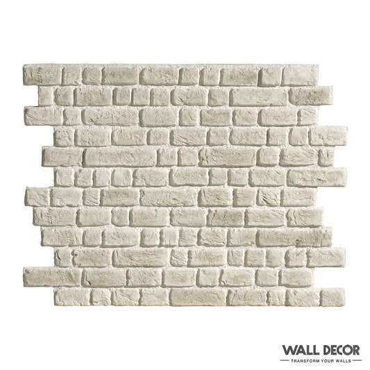 Le Parement Briquette Beige Titane - Wall Brick de Panespol™ présente des fausses briques texturées, blanc cassé avec des bords irréguliers dans un design en quinconce - apportant une élégance stylée à n'importe quel espace intérieur.