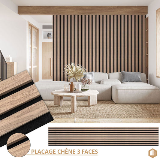 Un salon moderne avec un sectionnel beige et une table basse ronde, doté d'un mur d'accent décoratif Acoupanel™ Panneau Tasseau Acoustique en Chêne Brun 3 Faces. L'encart montre un gros plan de la texture et des bords du panneau de bois.