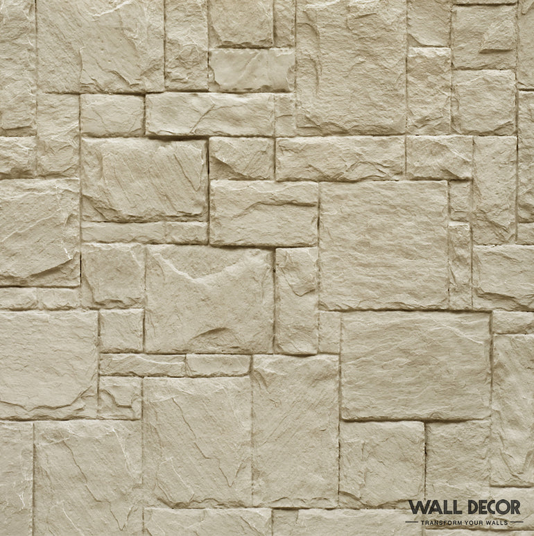 Gros plan d'un mur de pierre beige avec des pierres rectangulaires et carrées dans un motif géométrique et une texture naturelle. Echantillons Plaque Covering Panels : Choisissez votre Design ! by Covering Panels™ apparaît dans le coin inférieur droit.