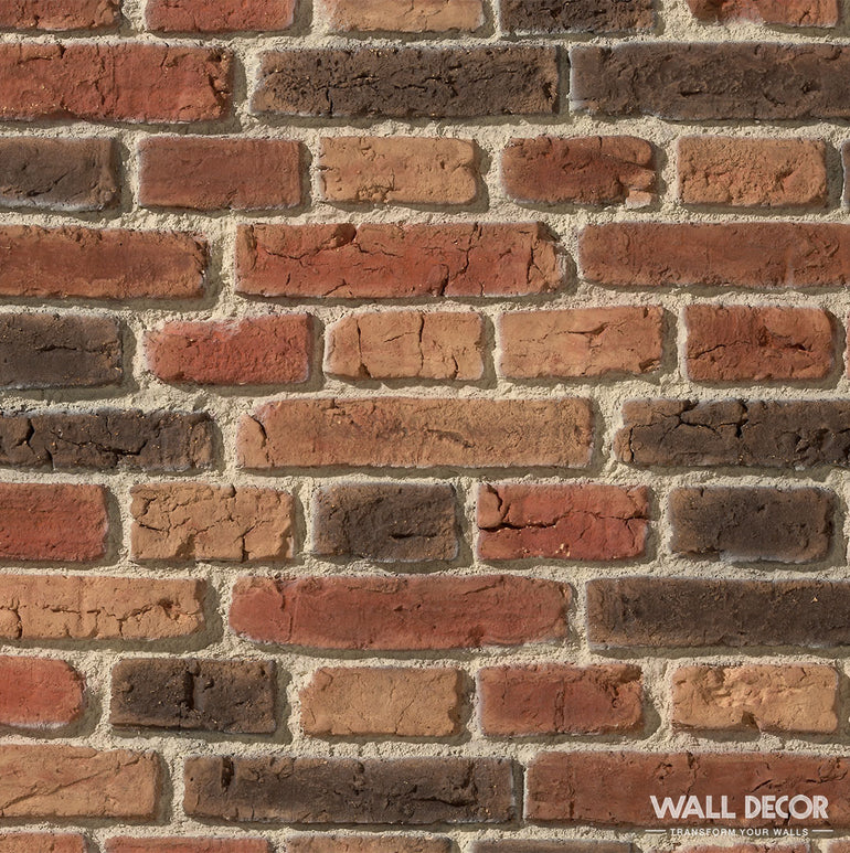 Un gros plan de Parement Brique Flammée - Country Brick de Panespol™ montre des briques rustiques rouges et brunes avec un mortier gris clair. La texture irrégulière crée un aspect naturel et altéré, idéal pour la décoration murale et les projets d'aménagement intérieur.