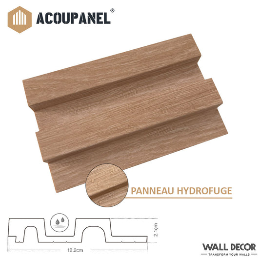 Échantillon Tasseau Hydrofuge - Acoupanel™ by Acoupanel™ : présente un design en bois en escalier, un gros plan de gouttelettes d'eau sur sa surface hydrofuge et un schéma technique détaillant les dimensions précises du panneau.
