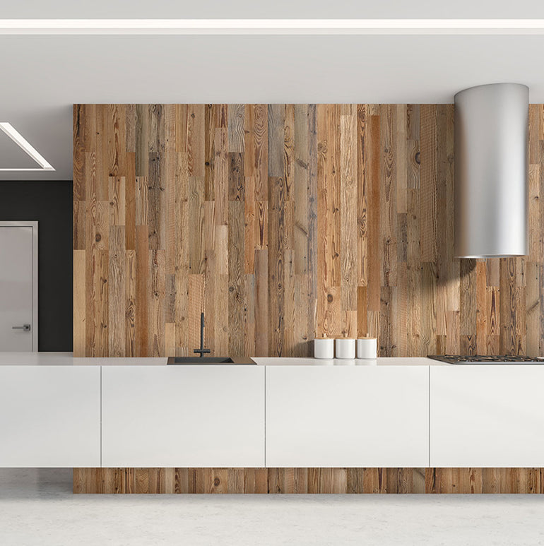 Cuisine moderne présentant le Parement Bois Grange by Wood & Wall Decor™ comme mur d'accent en planches de bois, avec un comptoir blanc, des armoires, un évier encastré, trois récipients blancs et une hotte de cuisine en acier inoxydable.