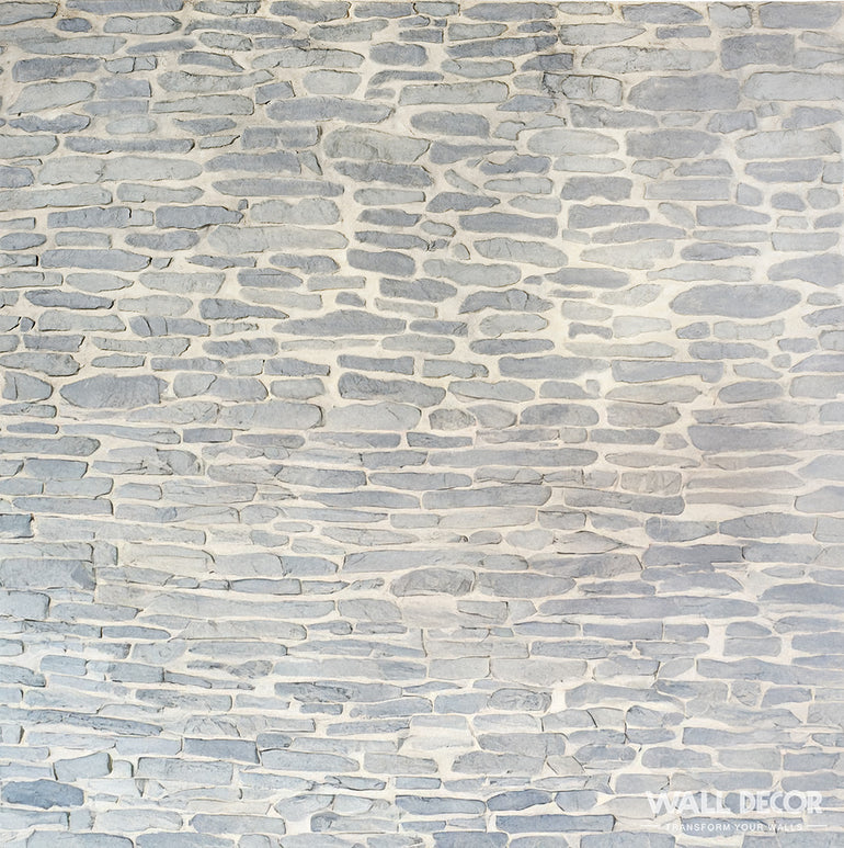Plaque Pierre grise - Pierres gneiss Ascona by Covering Panels™ présente des pierres gris clair irrégulières pour un aspect rustique - idéal pour une décoration murale de titre principal ou pour compléter des designs modernes. Le logo WALL DECOR apparaît dans le coin inférieur droit.