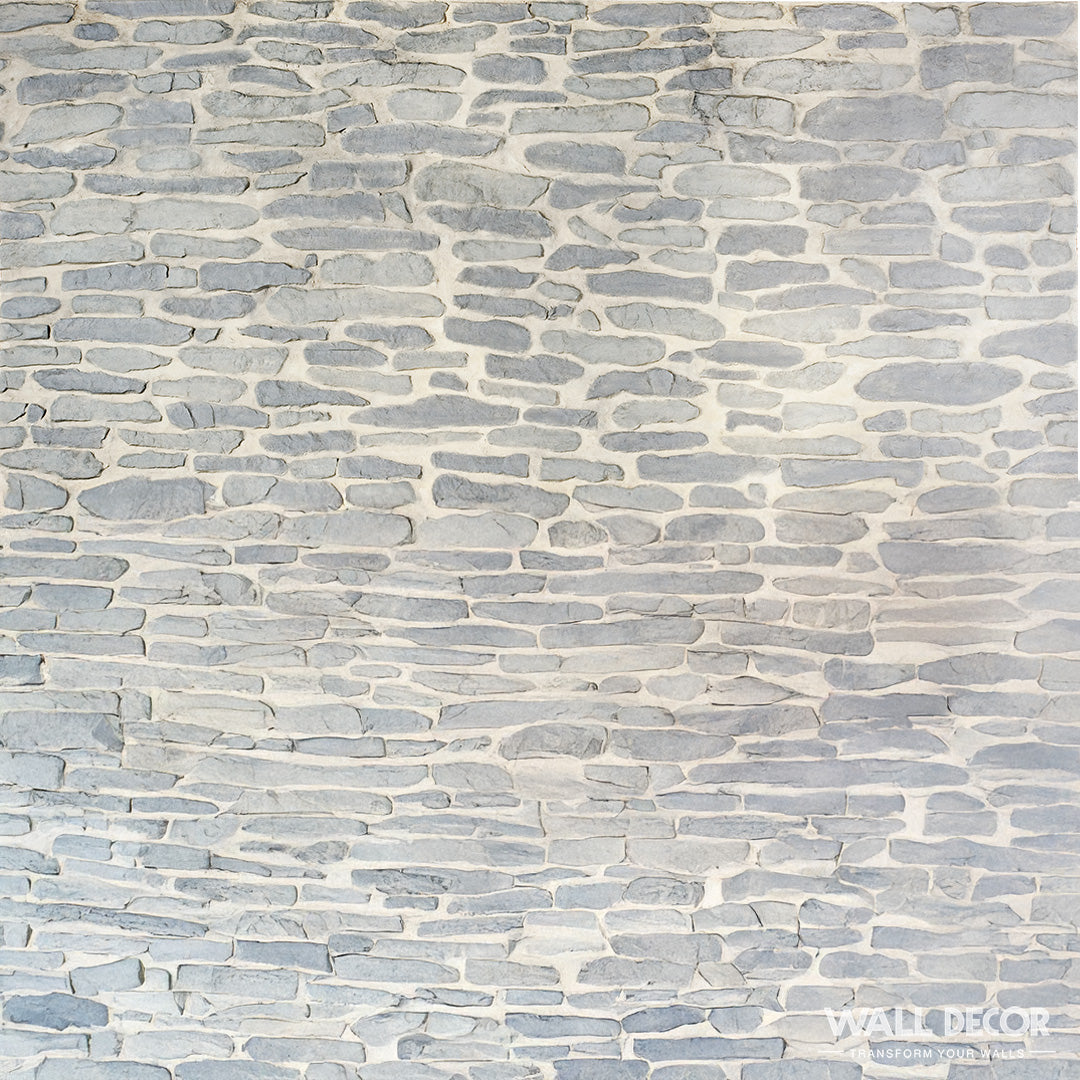 Plaque Pierre grise - Pierres gneiss Ascona by Covering Panels™ présente des pierres gris clair irrégulières pour un aspect rustique - idéal pour une décoration murale de titre principal ou pour compléter des designs modernes. Le logo WALL DECOR apparaît dans le coin inférieur droit.